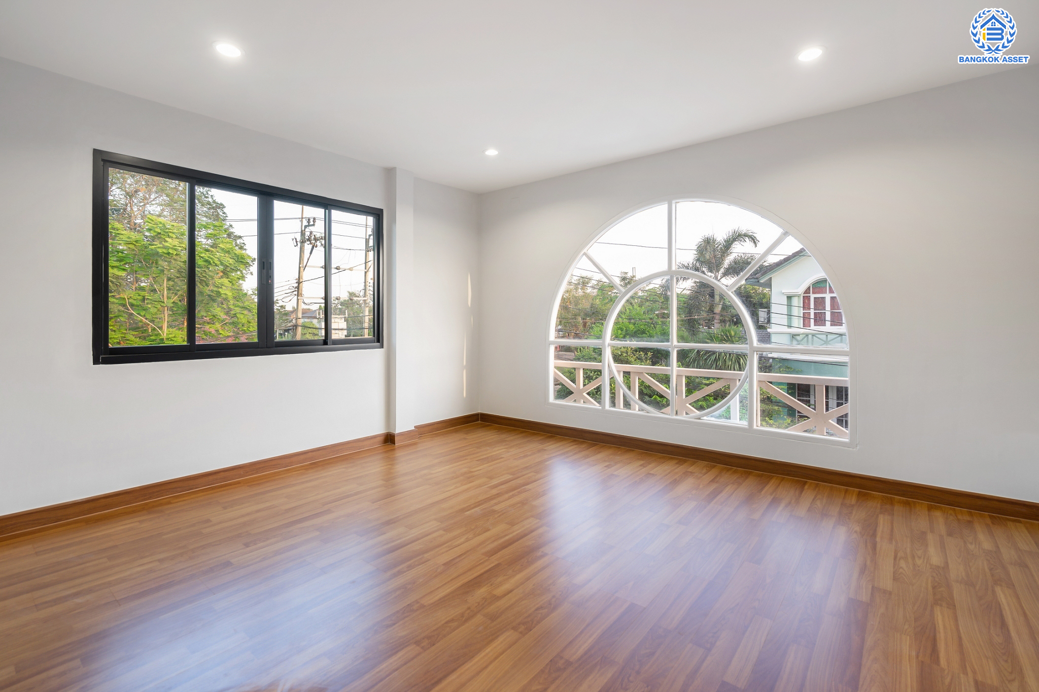 บ้านมือสองตกแต่งใหม่ ม.ชัยพฤกษ์ บางบัวทอง บ้านเดี่ยว หลังมุม แบรนด์ LH เนื้อที่ 92.3 ตร.ว. ฟังก์ชัน 3 ห้องนอน 4 ห้องน้ำ 1 ห้องแม่บ้าน จอดรถได้ถึง 3 คัน มีพื้นที่บริเวณบ้านกว้างขวางกว่า 195 ตร.ม. พร้อม Facilities ครบครัน บนทำเลเดินทางสะดวก ติดถนนบางกรวย-ไทรน้อย ใกล้เซ็นทรัลเวสต์เกต และรถไฟฟ้าสายสีม่วง "สถานีบางพลู"